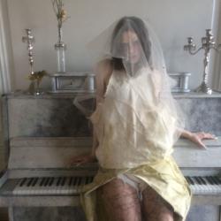 toly - Single. Передняя обложка. Нажмите, чтобы увеличить.