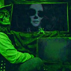 Safety Dance Cover - Single. Передняя обложка. Нажмите, чтобы увеличить.