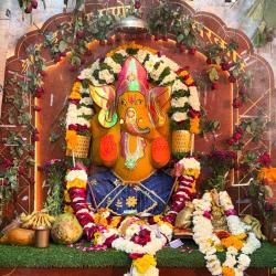 Haridra Ganesh Viraje Re feat. Ankit Guru - Single. Передняя обложка. Нажмите, чтобы увеличить.