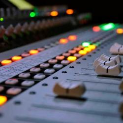 Sold Out: The Beat Tape - EP. Передняя обложка. Нажмите, чтобы увеличить.