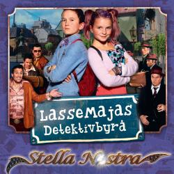 LasseMajas Detektivbyrå – Stella Nostra Original Motion Picture Soundtrack. Передняя обложка. Нажмите, чтобы увеличить. LasseMajas Detektivbyrå – Stella Nostra Original Motion Picture Soundtrack. Передняя обложка. Нажмите, чтобы увеличить.